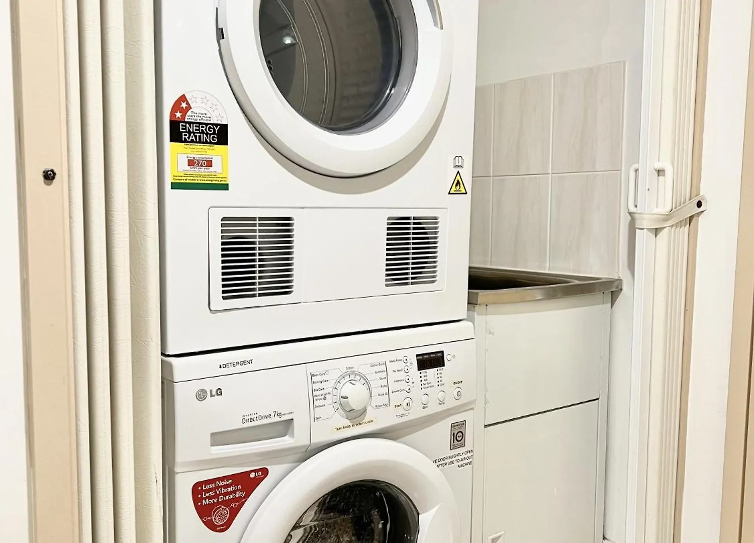 Semesterbostad Big Apartment Free Wifi Gated Parking Aircon Adelaide
