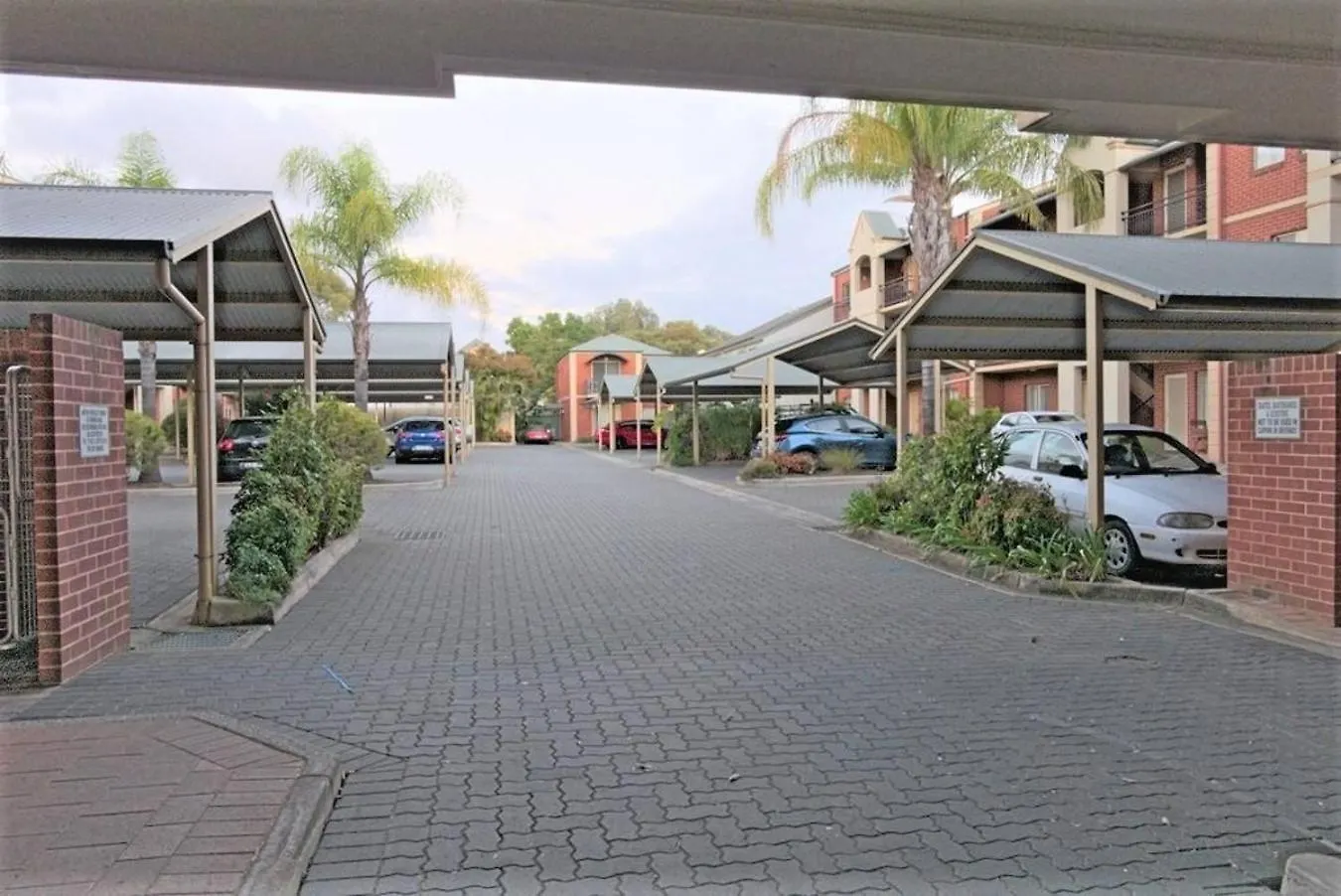 Big Apartment Free Wifi Gated Parking Aircon Adelaide