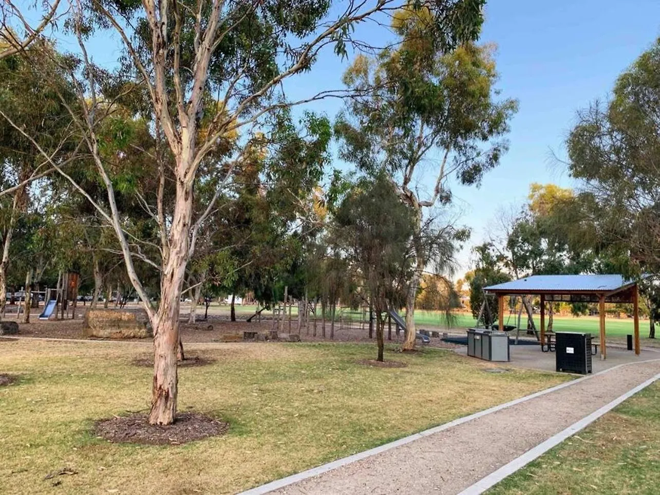 Big Apartment Free Wifi Gated Parking Aircon Adelaide