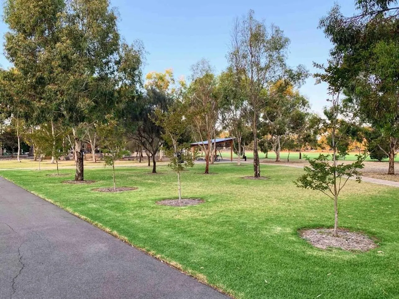 Big Apartment Free Wifi Gated Parking Aircon Adelaide