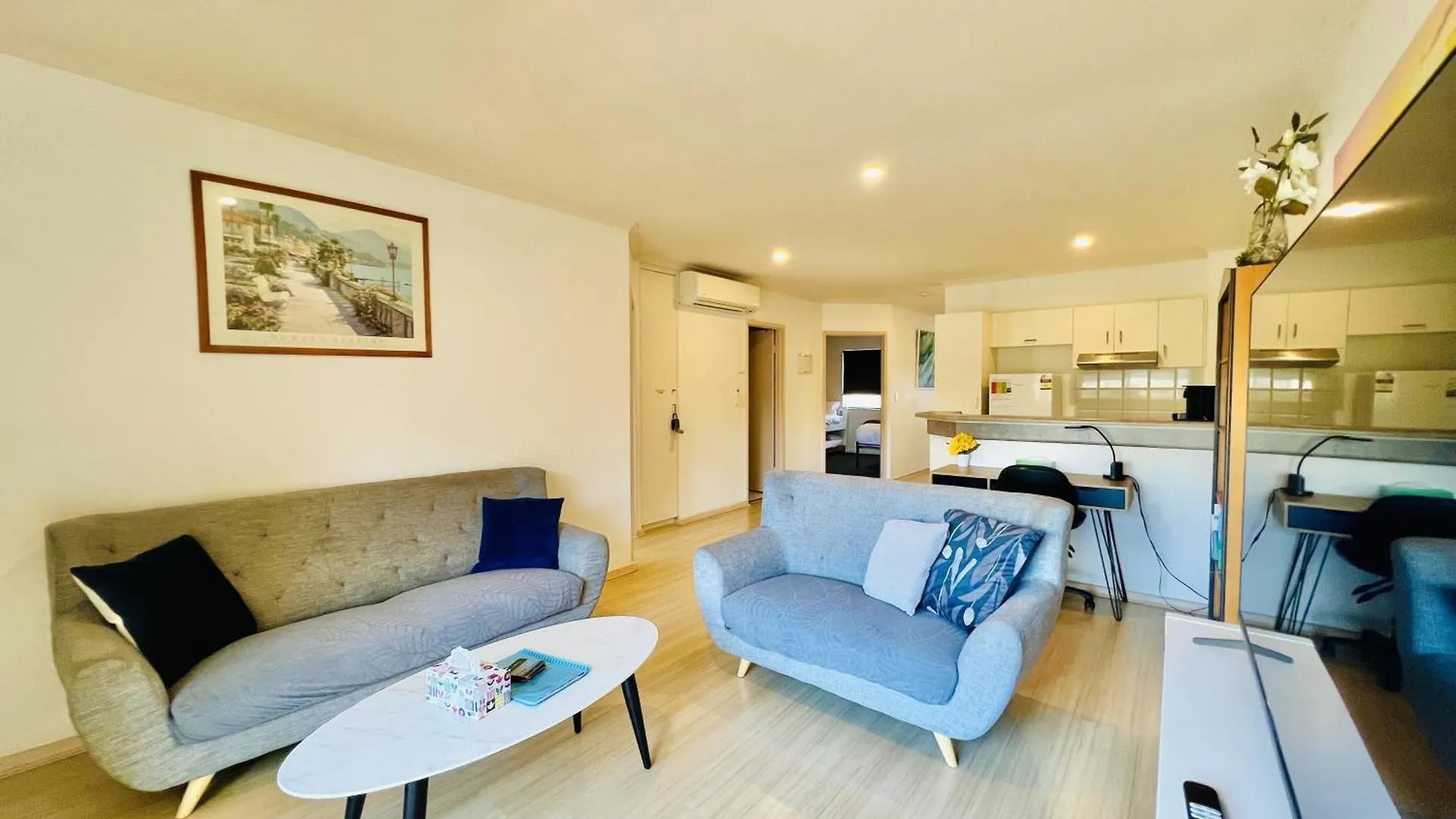 Big Apartment Free Wifi Gated Parking Aircon Adelaide